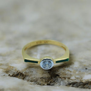 แหวนทองประดับเพชรหรูหรา ตกแต่งด้วยเคลือบสีเขียว แหวนนิ้วมินิมอลทันสมัยสำหรับผู้หญิง เครื่องประดับทันสมัยสำหรับสวมใส่ในชีวิตประจำวัน - Product Image 3