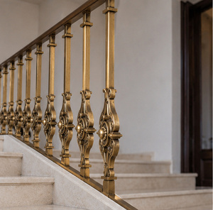 Rampe d'escalier classique en laiton avec balustres sculptés ornementaux pour hôtels de luxe, villas et grands escaliers - Product Image 1