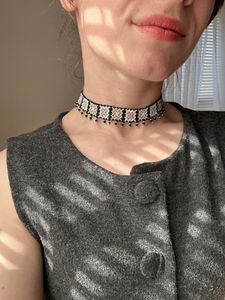 Collar geométrico de arte moderno con cuentas, perlas de imitación e incrustaciones de diamantes de imitación para joyería étnica de moda femenina de UO INDIA - Product Image 5