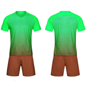 Tenue d'entraînement confortable, uniforme de football uni, nouvelle conception de haute qualité, uniformes de football en vente en ligne - Product Image 3