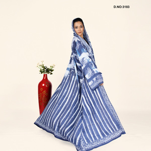 Tissu en mousseline de soie léger fabriqué en Inde pour robes et robes de soirée pour femmes, disponible à la vente - Product Image 3