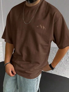 เสื้อยืดแขนสั้นคอกลมพิมพ์ลายภูเขาสไตล์มินิมอลสำหรับผู้ชาย สีกาแฟ ฤดูร้อน - Product Image 5