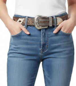 เข็มขัดคาวบอยหนังแท้สไตล์ตะวันตก งานแฮนด์เมดระดับพรีเมียม ลายดอกไม้สลักนูน หัวเข็มขัดสีเงิน ประดับด้วยหินสีน้ำเงิน น้ำหนักเบา ยาว - Product Image 4