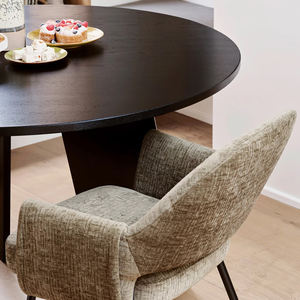 โต๊ะอาหารไม้มะม่วงแท้ทรงโมเดิร์นขาสามขาสีดำด้าน พับได้ เคลื่อนย้ายง่าย ทนทาน เหมาะสำหรับใช้ในบ้านและห้องครัว - Product Image 5