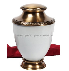 Urna de cremación para cenizas con mariposas doradas | Urna de cremación de aluminio fundido para cenizas con mariposas doradas - Product Image 2