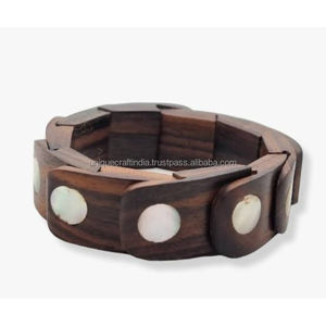 Brazaletes de madera pulidos de primera calidad con incrustaciones de cuentas de metal martillado, joyería artesanal única para mujeres, exportación y pedidos a granel - Product Image 6