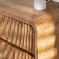 Commode design Vandana Royal Essence avec façades cannelées Céresto 3 grands tiroirs