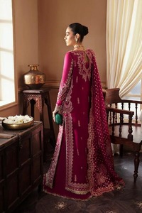 Vestido de Novia Pakistaní, Traje Sharara Indio, Color Magenta Rosa, Chaqueta Larga de Organza con Adornos Hechos a Mano, Dupatta Bordada de Lujo - Product Image 3