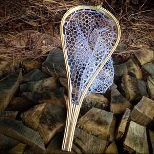 Épuisette de pêche à la mouche d'extérieur avec cadre en bois et filet en caoutchouc, outil de capture de truites à lancer à la main - Product Image 1