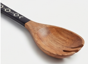 Ensemble de service à salade en bois moderne avec poignées à motifs bohèmes, couverts réutilisables pour la restauration, les événements et le camping - Product Image 3