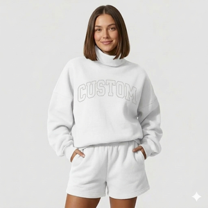 Conjunto de Invierno para Mujer con Cuello Alto y Pantalones Cortos, Diseño Holgado Estilo Urbano para una Forma Equilibrada y Bien Definida - Product Image 1