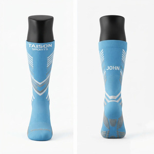 ถุงเท้ากีฬาเน็ตบอลพรีเมียม 180 GSM ผลิตจากผ้าขนสัตว์/สแปนเด็กซ์ ระบายอากาศได้ดี แห้งเร็ว เป็นมิตรกับสิ่งแวดล้อม ถักลายโลโก้แบบแจ็คการ์ด สีฟ้าขาว - Product Image 1