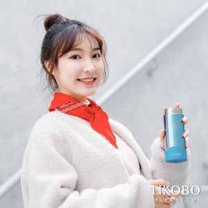 ขวดน้ำไทเทเนียมบริสุทธิ์ TiKOBO 250 มล. รุ่น Slim Starlight |   กระติกน้ำแบบพกพาปลอดสารพิษพร้อมที่กรองชาและปลอกซิลิโคน (แบบเดี่ยว) - Product Image 1