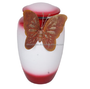 Dernière conception Vente en gros Urne funéraire décorative en métal Urne commémorative avec design poli au prix de gros - Product Image 1