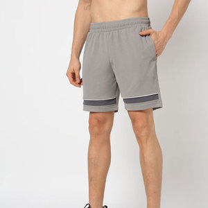 Shorts Bermuda pour homme, couleur unie gris, avec bande latérale, taille élastique, séchage rapide, tricoté, décontracté, sport - Product Image 1