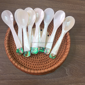 Ensemble de couverts à salade en acier inoxydable au design moderne personnalisé de l'Inde RF Crafts Eco-Friendly avec poignée incrustée de nacre - Product Image 1