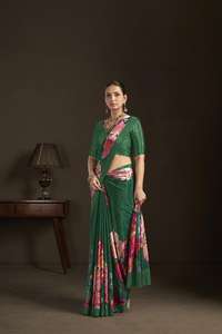 Sari prêt-à-porter élégant avec chemisier cousu en crêpe de soie à imprimé numérique floral, fournisseur en gros de saris indiens - Product Image 6