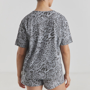 Conjuntos de camiseta y pantalones cortos de punto elástico a rayas de alta calidad, informales, al por mayor y personalizados para mujer, ideales para el verano. - Product Image 2