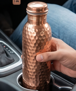 Botella de agua de cobre martillado hecha a mano, diseño a prueba de fugas, ideal para almacenamiento de la mejor calidad y uso de utensilios de cocina elegantes - Product Image 4