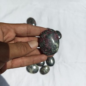 Piedra de Eudialita de Alta Calidad, Piedra Curativa de Cristal para Trabajo Energético y Decoración - Product Image 3