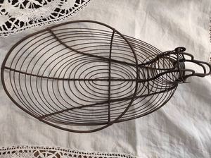 Vintage French wire basket for <b>eggs</b>, bird shaped - Product Image 2