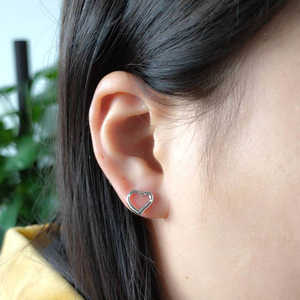 ต่างหูเงินแท้ 925 รูปหัวใจสีขาว สำหรับทุกเพศ โดย Abbott-Luxury สำหรับใส่ทุกวัน - Product Image 3