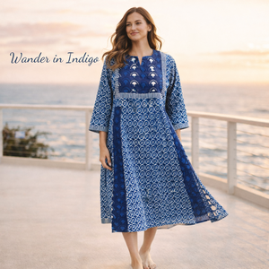 Vestido largo de algodón artesanal con estampado indigo a mano, cuello en V pequeño, manga larga, panel en contraste y vuelo estilo Kali para mujer - Product Image 5