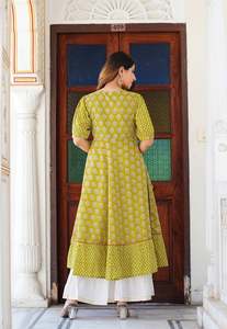 Kurti Anarkali imprimé floral moutarde et blouse régulière en coton à motifs floraux dorés, vêtements ethniques pour femmes, tenue décontractée et festive assortie - Product Image 3