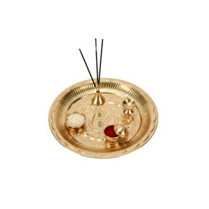 Ensemble de thali de prière traditionnel en laiton pur, fait main, pour temple domestique, assiette d'arati avec motif Om en relief pour Diwali - Product Image 1