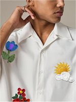 Casual herenoverhemd met lichte borduursels voor dagelijks comfort, ademend materiaal, eenvoudige patronen, dagelijkse mode, veelzijdig draagbaar, geschikt voor op kantoor