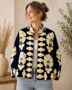 Chaqueta de Mujer con Bordado de Terciopelo, Artesanía Artística, Elegancia Atemporal, Estilo Bohemio Floral, Abrigo Elegante para Otoño e Invierno - Product Image 1