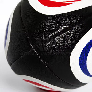 Ballon de rugby durable avec une matière antidérapante pour l'entraînement au passage et les séances en extérieur - Product Image 5