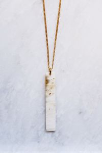 สร้อยคอทำจากเขาสัตว์ธรรมชาติ ดีไซน์เรียบหรู เหมาะสำหรับการแต่งกายสไตล์ร่วมสมัยและลุคเครื่องประดับที่ดูมีระดับ - Product Image 5