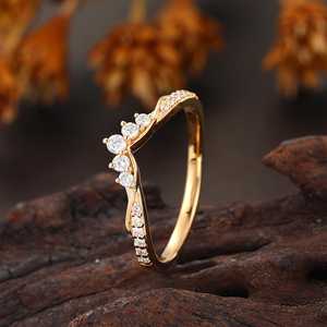 Bague de fiançailles de luxe en or avec halo de diamants de laboratoire taille brillant ronds et pavé d'accentuations, idéale pour mariage - Product Image 3