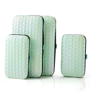 Kit de Belleza Profesional Todo en Uno, Set de Manicura y Pedicura de 20 Piezas, Cortaúñas 4 en 1, Herramientas de Acero Inoxidable con Acabado Arcoíris, Bolsa - Product Image 4