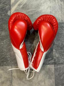 Guantes de Boxeo Estilo Mexicano con Cordones, Rojos y Blancos, de Cuero Genuino, para Entrenamiento y Kick Boxing - Product Image 3