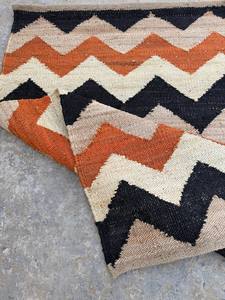 Alfombra de Yute Natural con Patrón Chevron Hecha a Mano, Alfombra Decorativa Geométrica Moderna, Ecológica y de Primera Calidad, Cómoda - Product Image 3