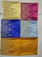 Superbe robe classique somalienne en tissu satiné Gorgura, motif floral, ornée à la main de perles et de strass lourds, spéciale