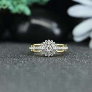 Anillo de Compromiso de Lujo con Halo de Moissanita, Plata de Ley 925, Chapado en Oro |   Anillo de Boda de Doble Banda con Aspecto de Diamante Redondo para Mujer - Product Image 1