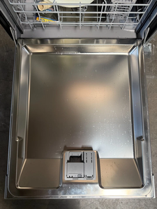 Lavavajillas empotrado Bosch SHE-3AR-7-5-UC de 24 pulgadas, serie 100, modelo de caja abierta con pantalla. - Product Image 5