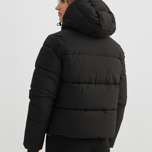 Chaqueta Acolchada Negra para Mujer con Capucha Desmontable, Manga Larga, Abrigo de Invierno, Relleno Grueso de Poliéster, Cierre de Cremallera, Corte Corto - Product Image 2