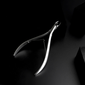 Pinza de cutícula con revestimiento gris de acero inoxidable Vina duradera para el cuidado de la manicura - Product Image 3