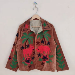 Chaqueta Bomber de Terciopelo Hecha a Mano, Bordado Boho Marrón, Reversible, Ecológica, Transpirable, Corta, Invernal, con Animales y Flores Coloridos - Product Image 1