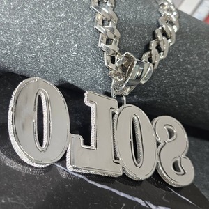 จี้ห้อยคอแบบแผ่นป้ายชื่อสั่งทำชุบเงิน ตัวอักษรแบบอิตาลิกทรงบาแกตต์ฮิปฮอป ประดับเพชรโมอิสซาไนต์ สำหรับผู้ชาย ผู้หญิง และทุกเพศ - Product Image 5