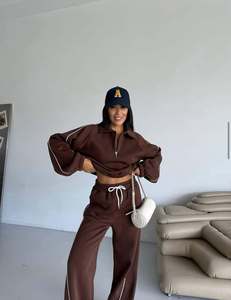 Ensemble de survêtement unisexe bordeaux personnalisé : veste zippée et pantalon large, deux pièces assorties, streetwear, sportswear, vente en gros de vêtements - Product Image 5
