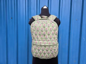 Sac à dos de week-end pour femme en coton matelassé léger fait main, motif floral, écologique, tissu vintage, fermeture éclair, pliable, lavable - Product Image 5