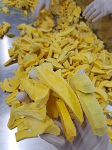 Mangues séchées par congélation, morceaux de mangue naturels croustillants, vente en gros, fruits FD en vrac pour les marques alimentaires du Vietnam - Mme Tarina - Product Image 5