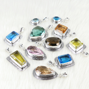 BISMILLAH GEMS Colgantes de Piedras Preciosas Bohemias de Lujo en Tendencia, Forma de Paz, Joyería de Cristal Facetado Elegante, Hecho a Mano en Plata Antigua - Product Image 3