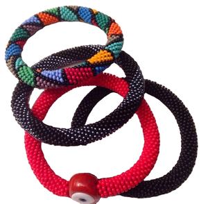 Bracelets de broderie perlés exquis Nouveaux designs multicolores luxueux et à la mode Élevez votre style et vos derniers accessoires - Product Image 3