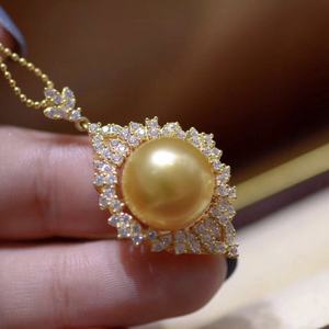 สร้อยคอไข่มุกน้ำจืดแท้ 925 เงินแท้ ไม่มีแกน ประดับด้วยโซ่คล้องไหปลาร้า ดีไซน์สวยงาม ตำหนิเล็กน้อย แสงเงางาม - Product Image 1